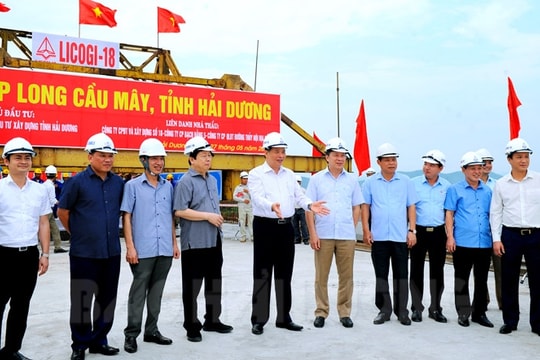 Hợp long cầu Mây vượt sông Kinh Môn